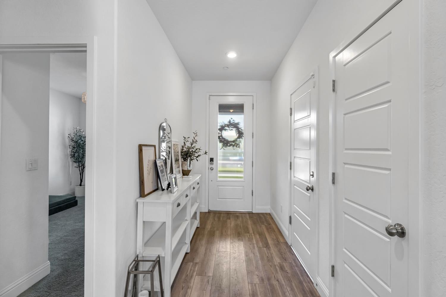 827 Vintage Avenue