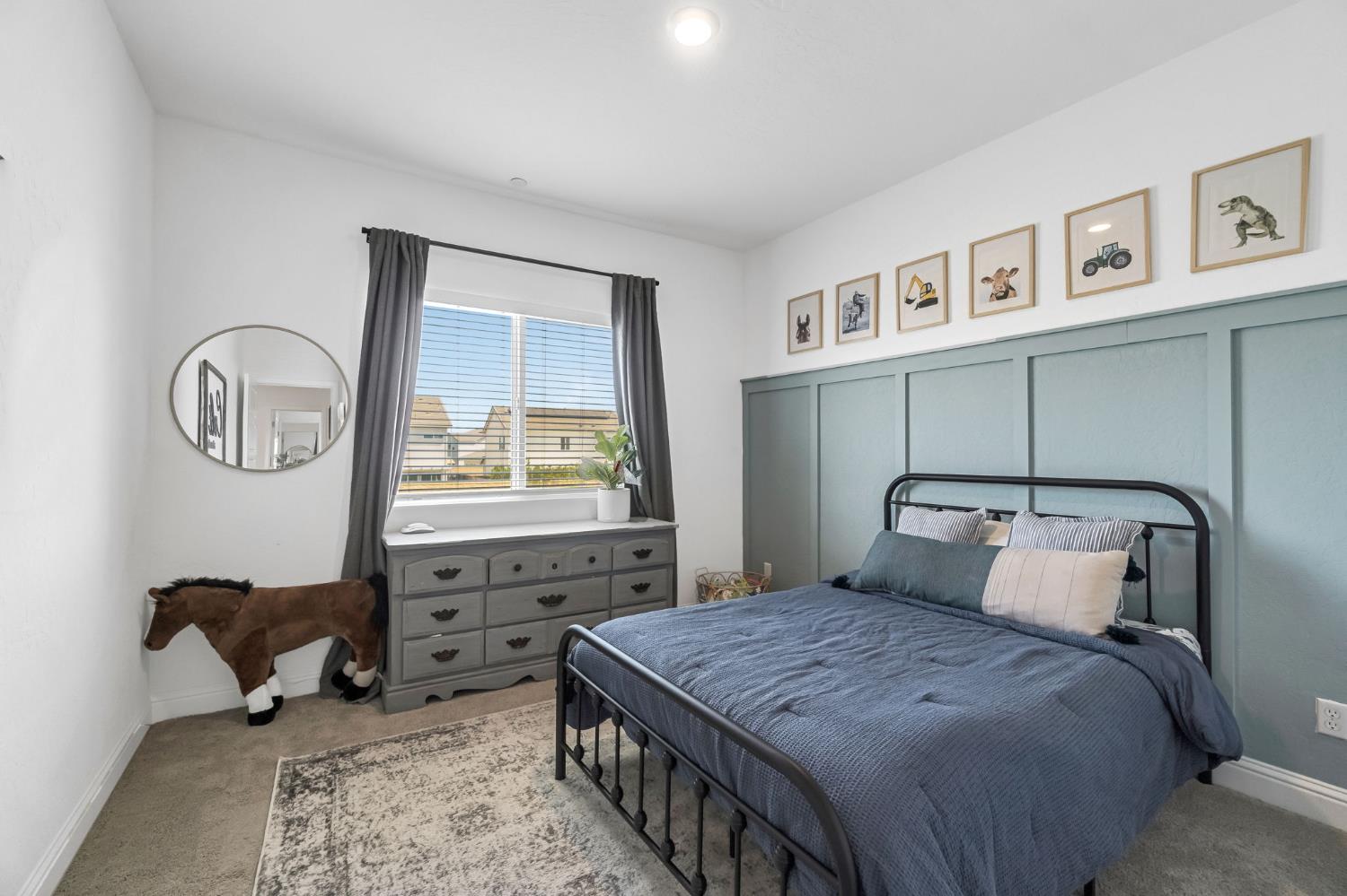 827 Vintage Avenue