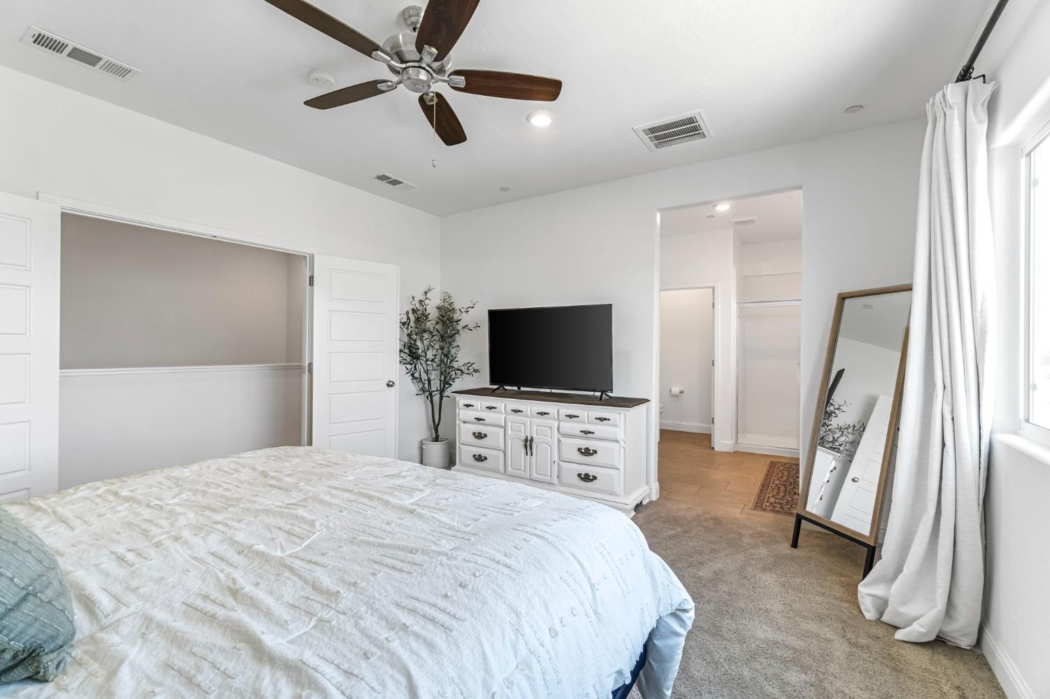 827 Vintage Avenue