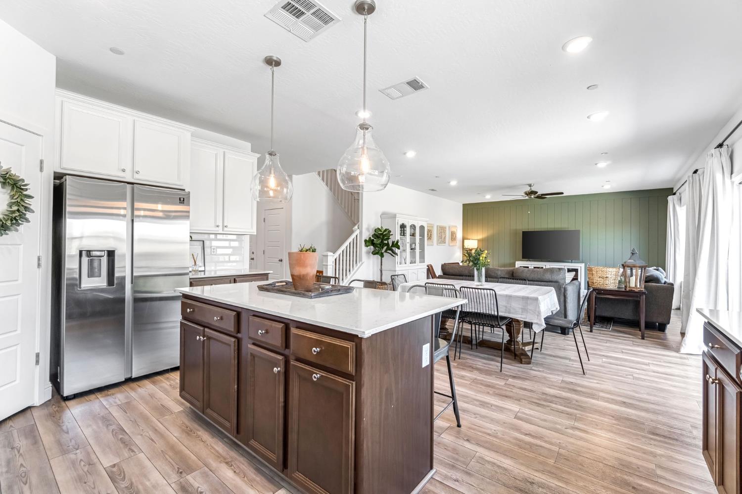 827 Vintage Avenue
