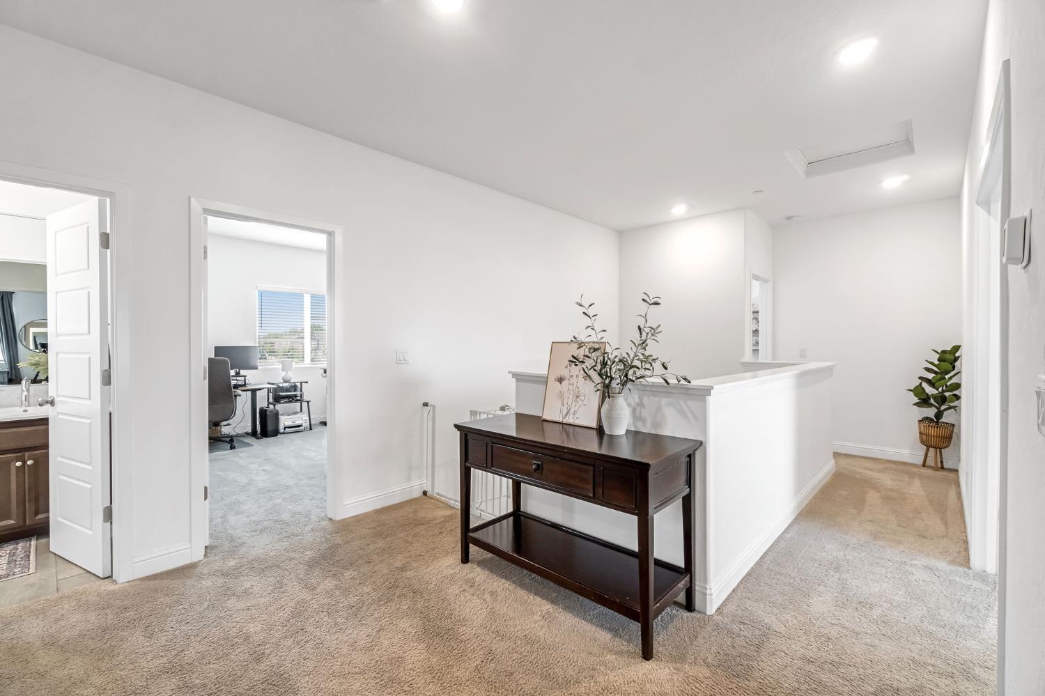 827 Vintage Avenue