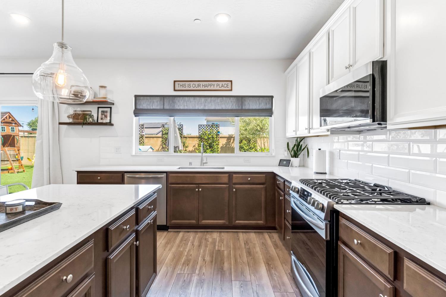 827 Vintage Avenue