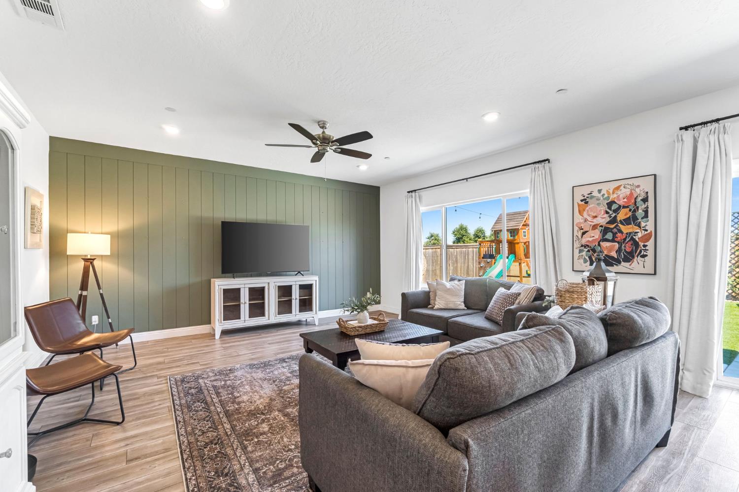 827 Vintage Avenue