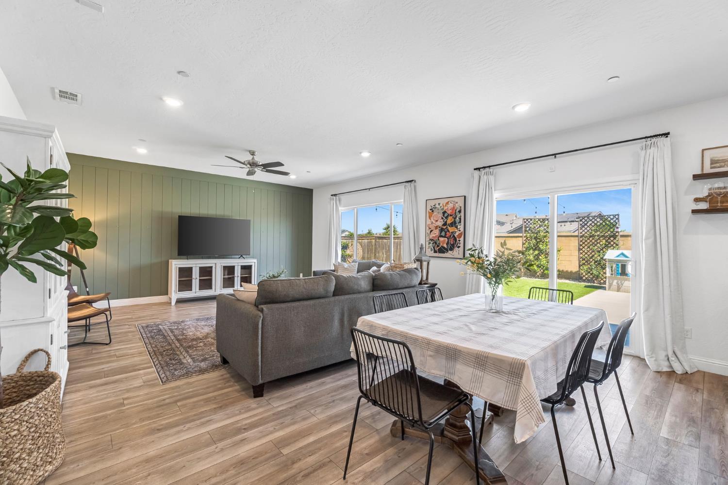827 Vintage Avenue