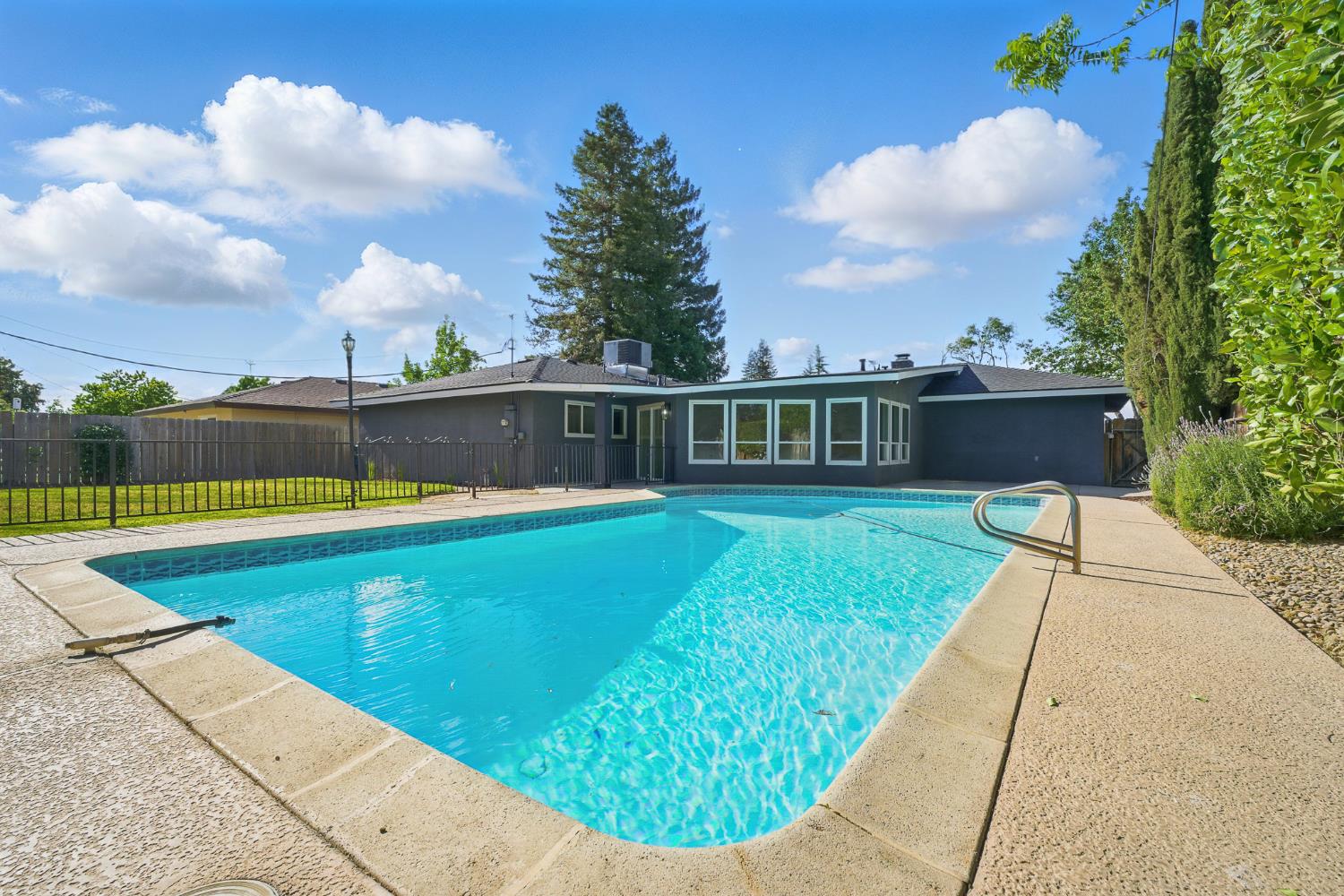 2712 Westgate Drive