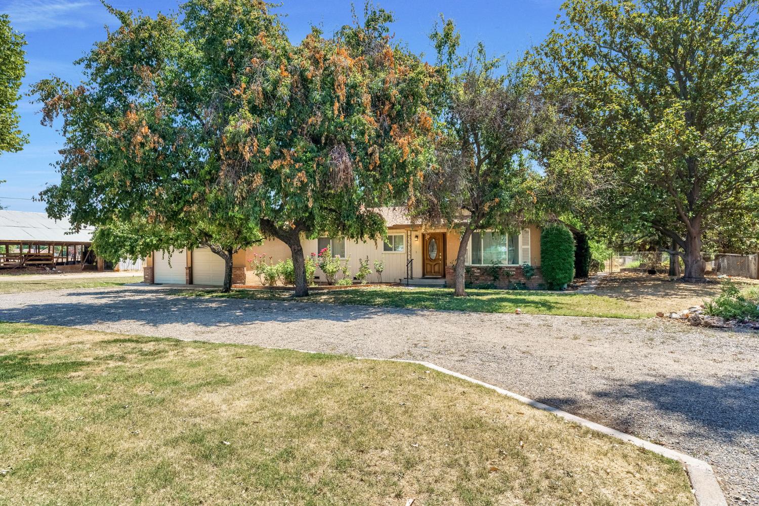 3850 N Del Rey Avenue