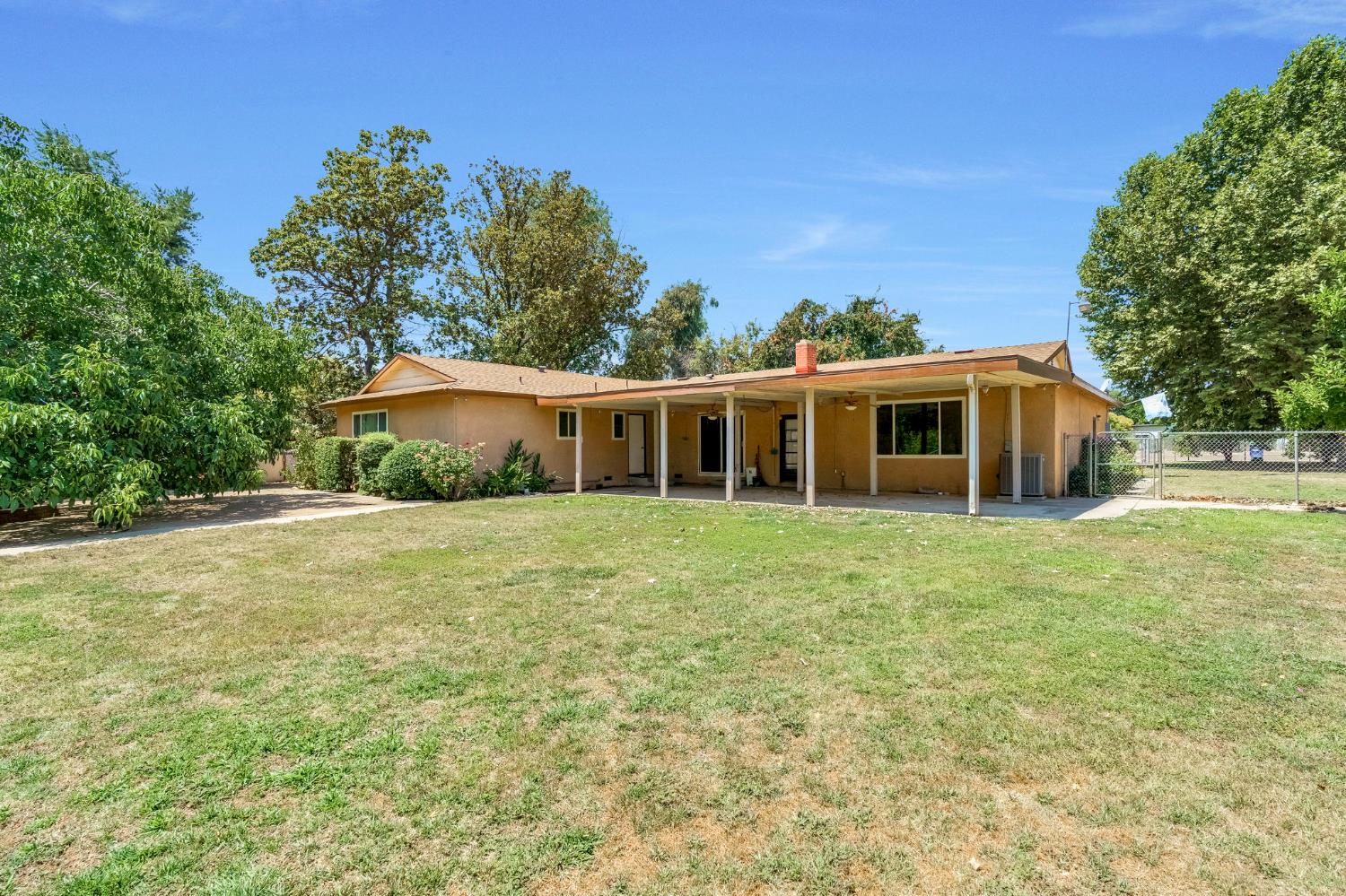 3850 N Del Rey Avenue