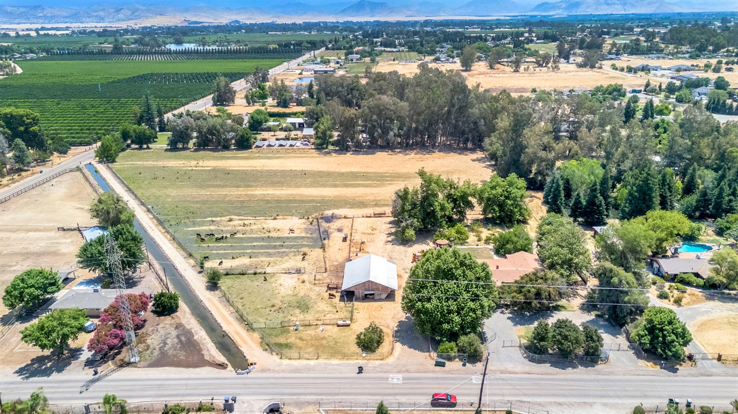 3850 N Del Rey Avenue