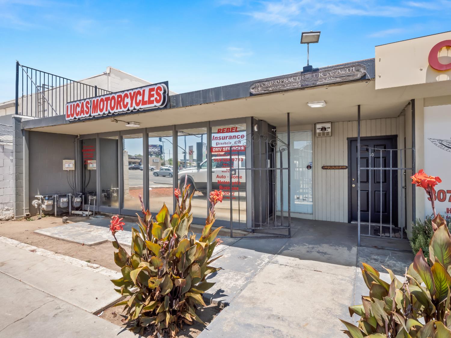 30 E Minarets Avenue