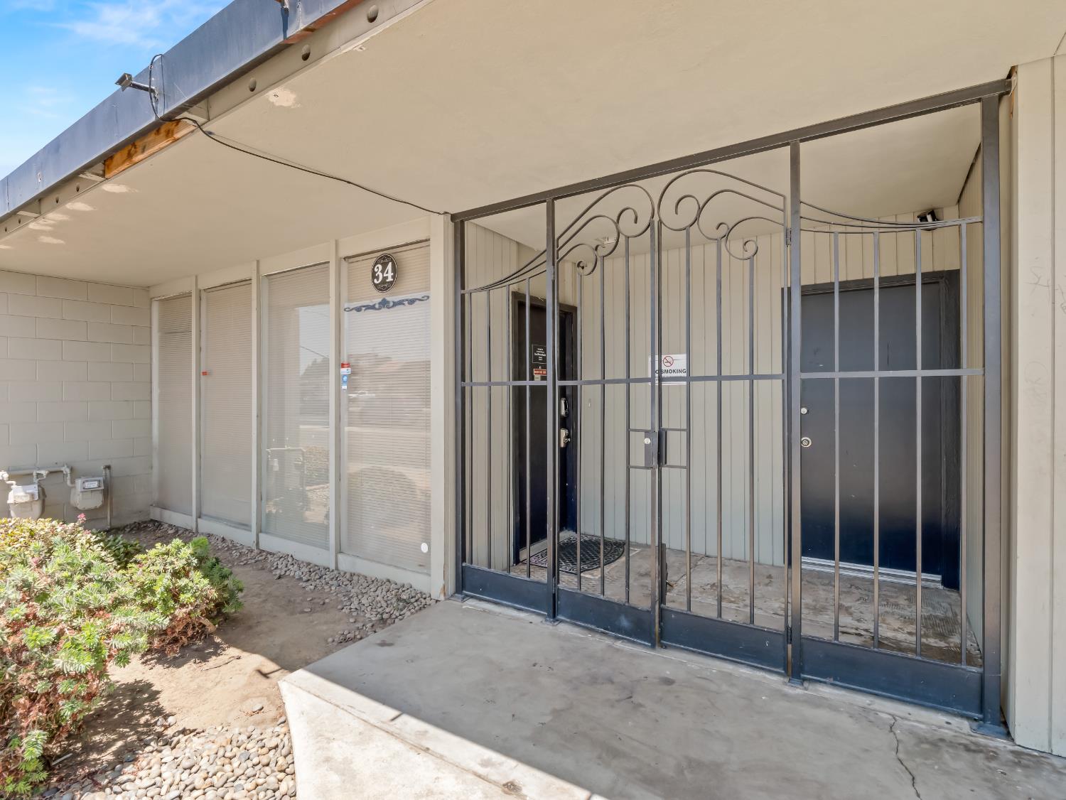 30 E Minarets Avenue