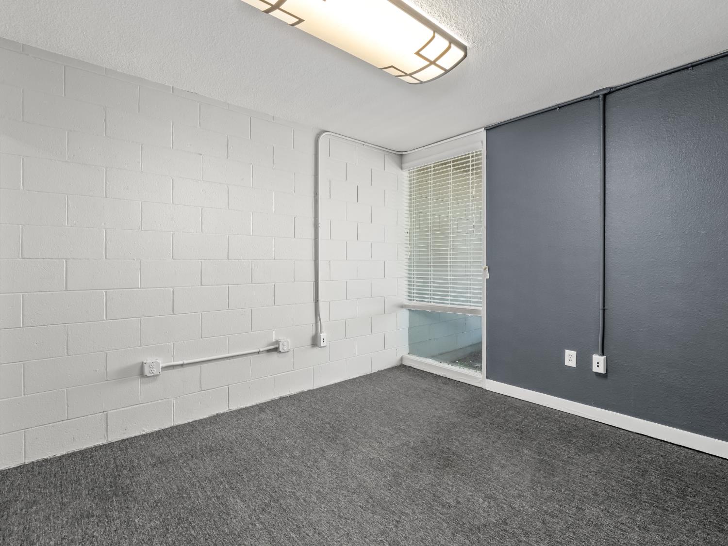 30 E Minarets Avenue