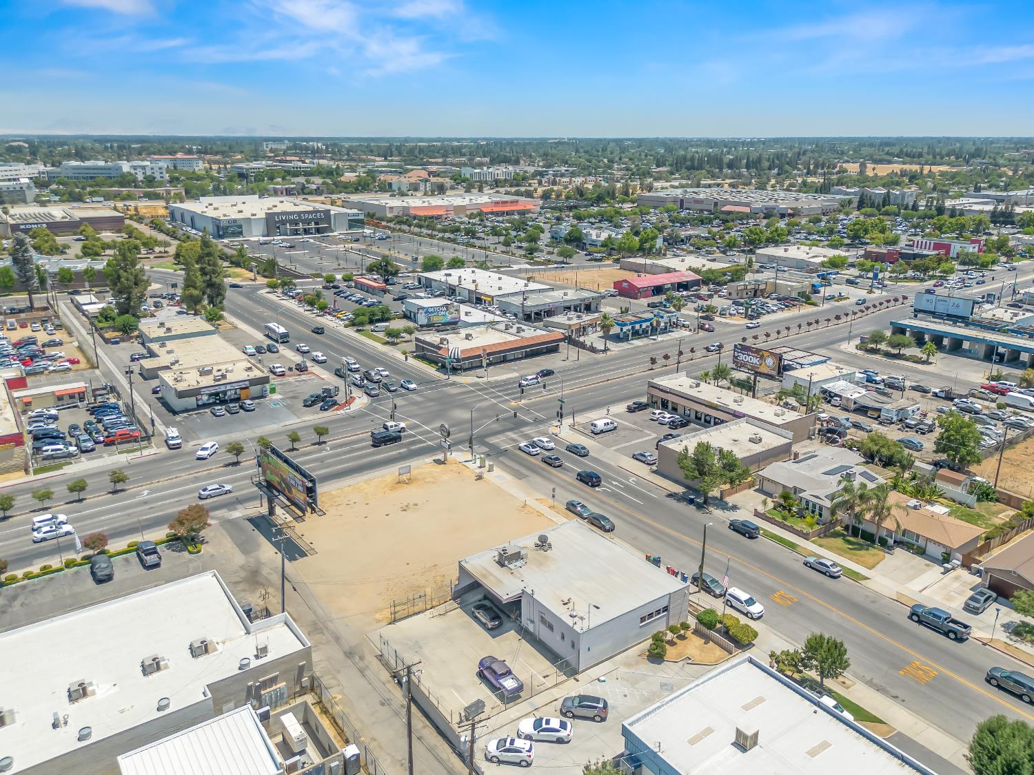 30 E Minarets Avenue