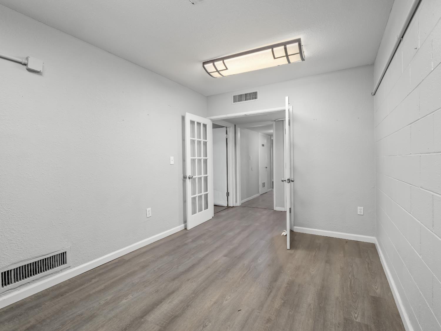 30 E Minarets Avenue