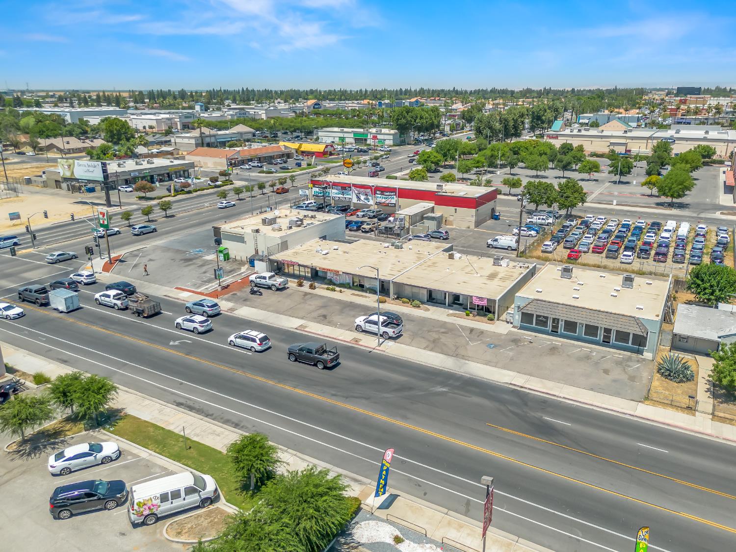 30 E Minarets Avenue