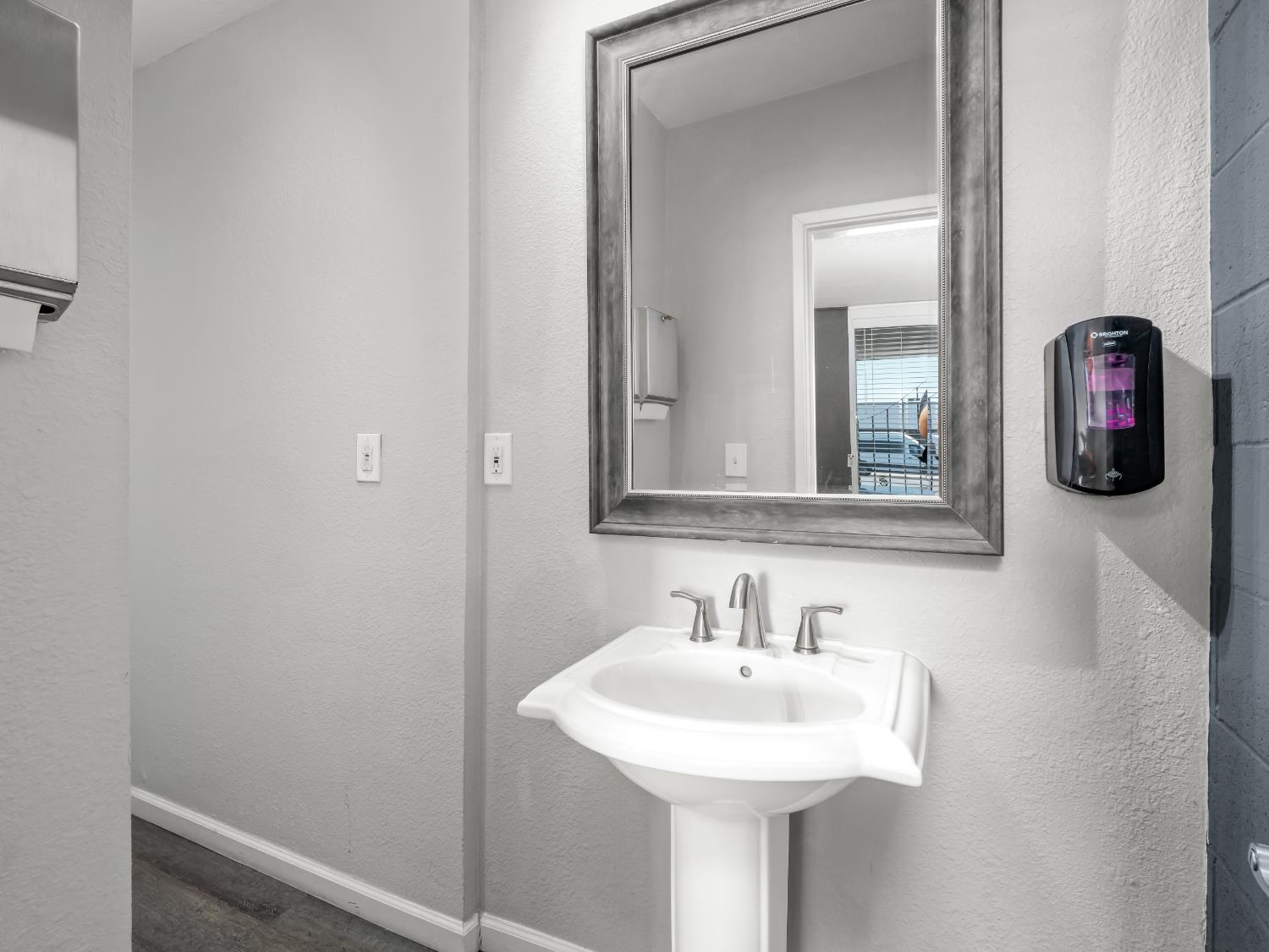 30 E Minarets Avenue