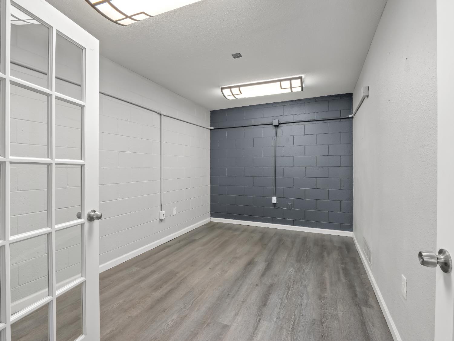 30 E Minarets Avenue