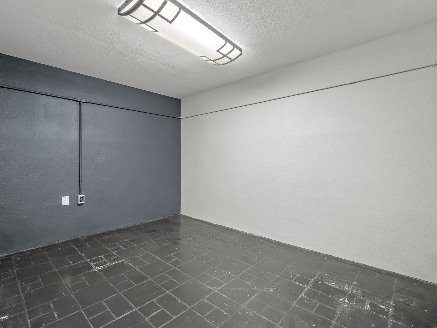 30 E Minarets Avenue