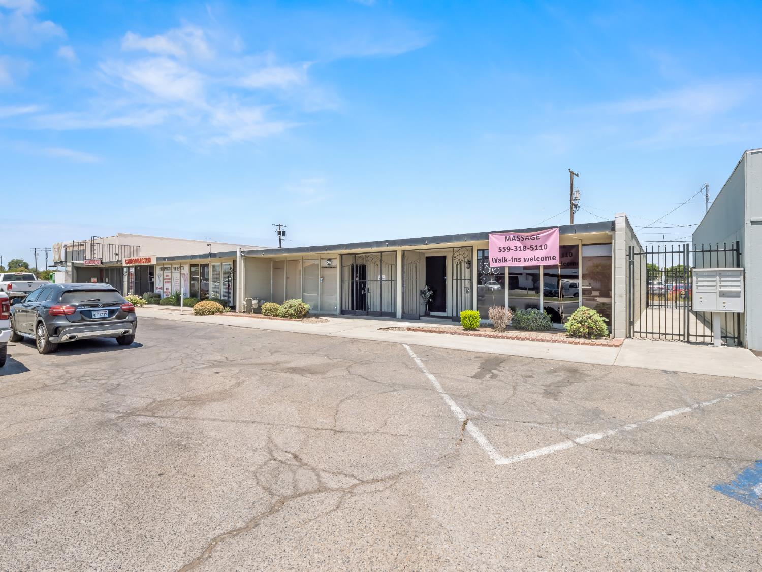 30 E Minarets Avenue