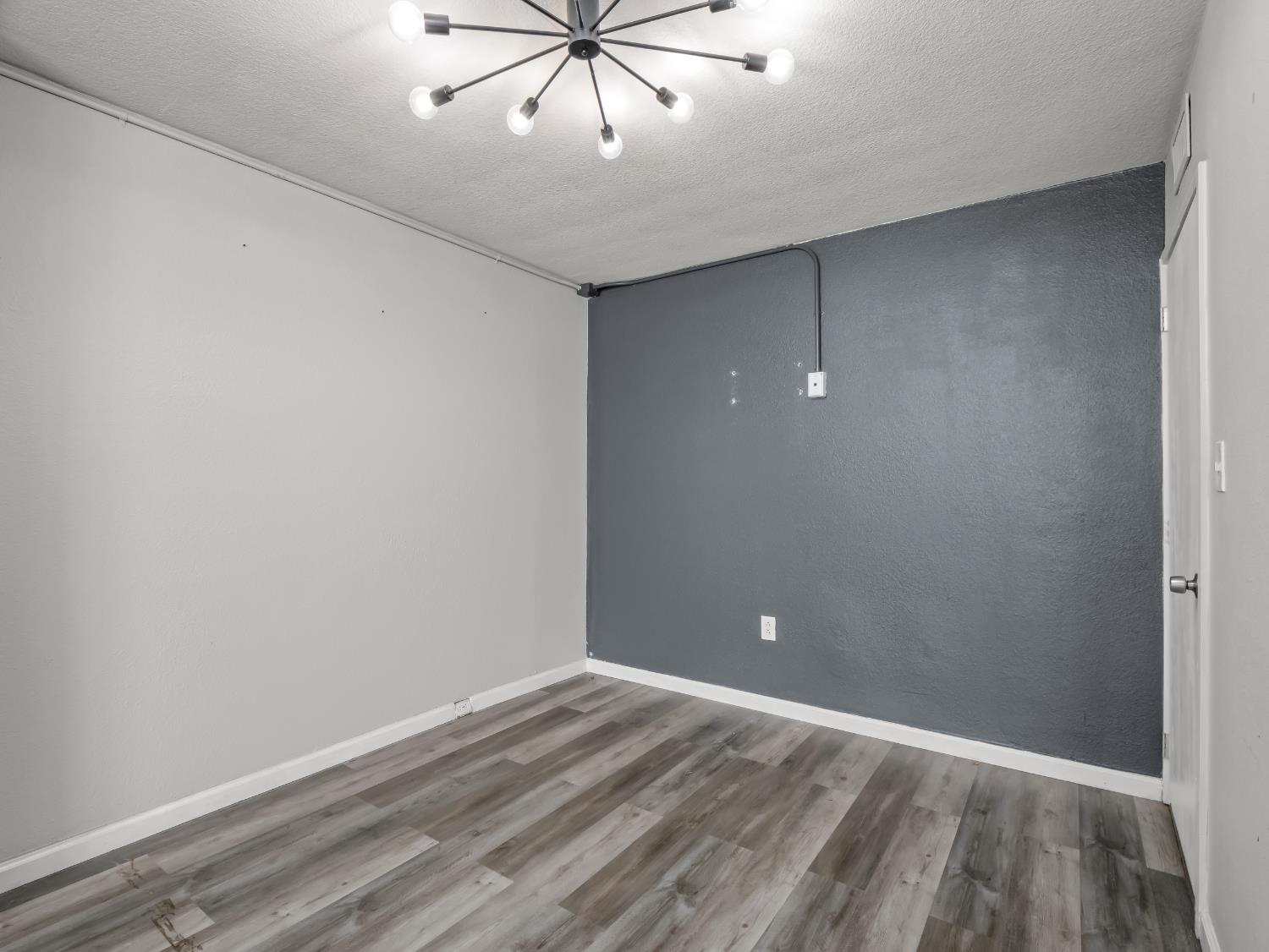 30 E Minarets Avenue