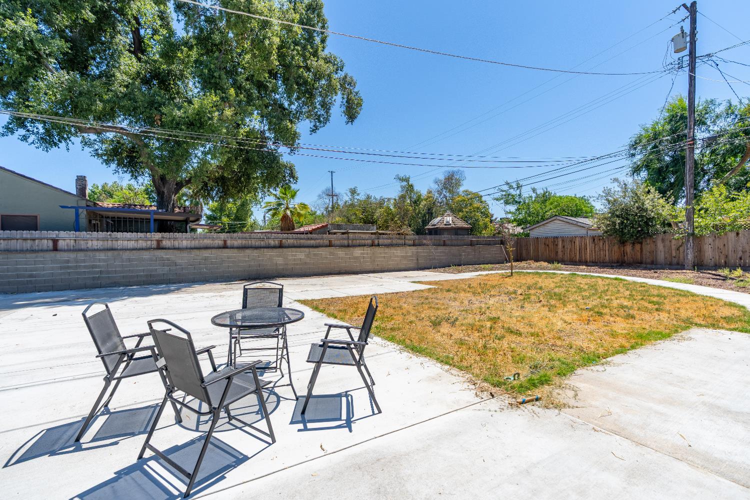 1383 N Safford Avenue
