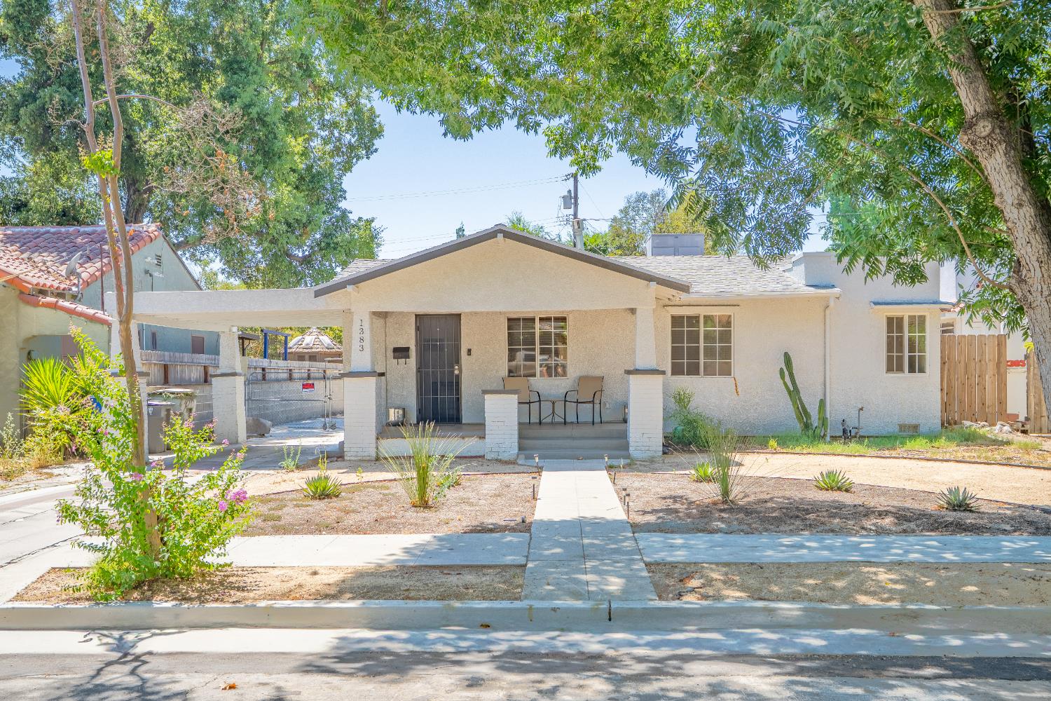 1383 N Safford Avenue