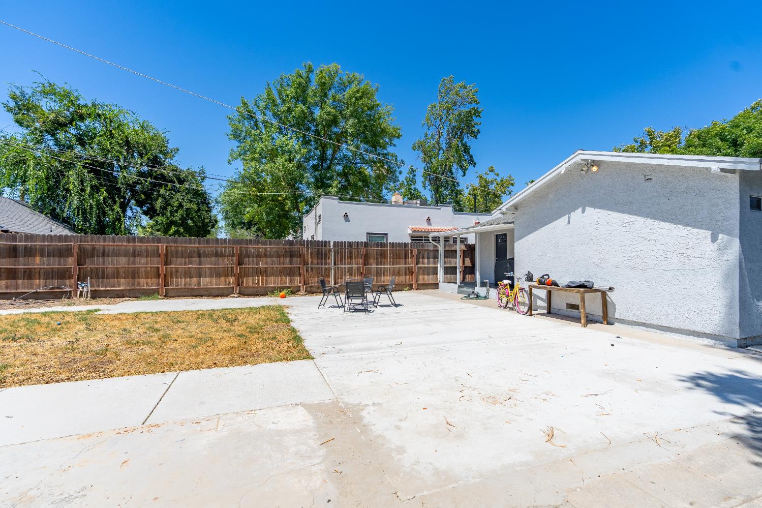 1383 N Safford Avenue