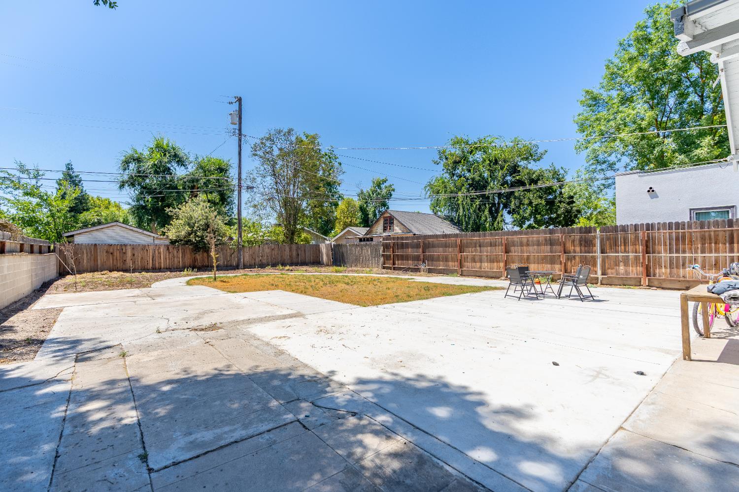 1383 N Safford Avenue