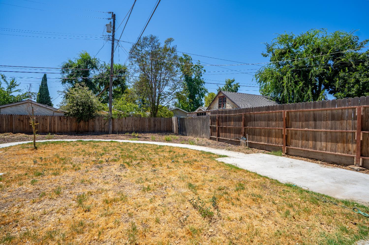 1383 N Safford Avenue