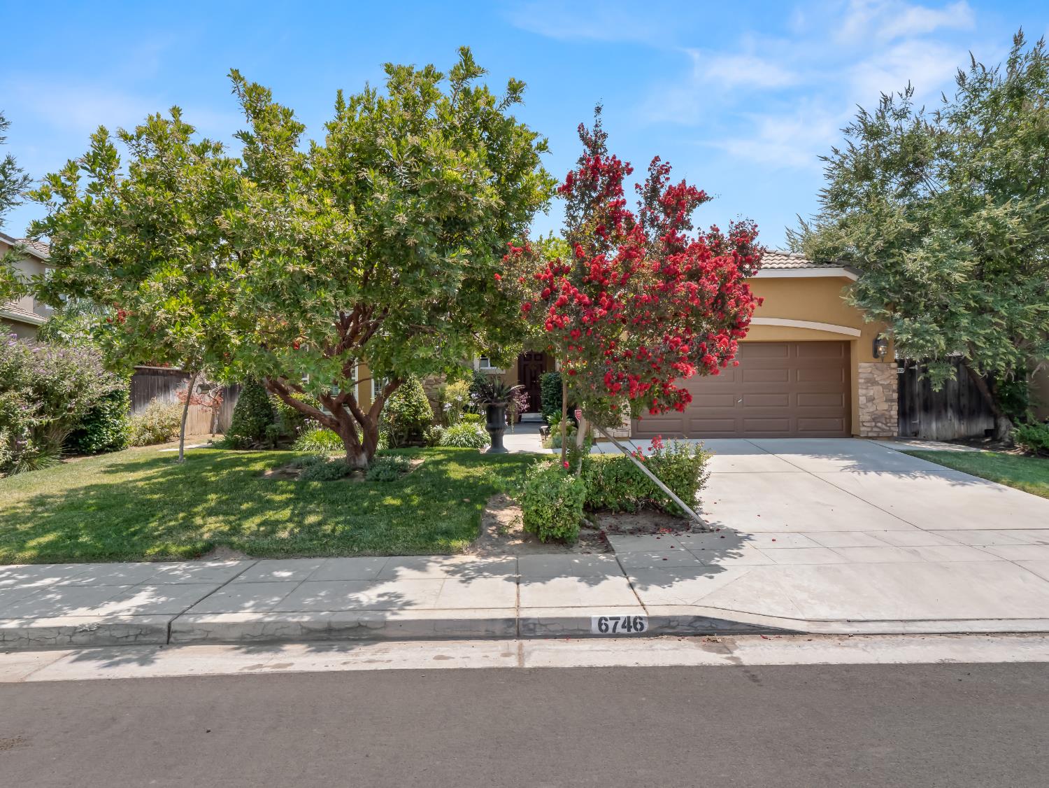 6746 N Olinda Avenue