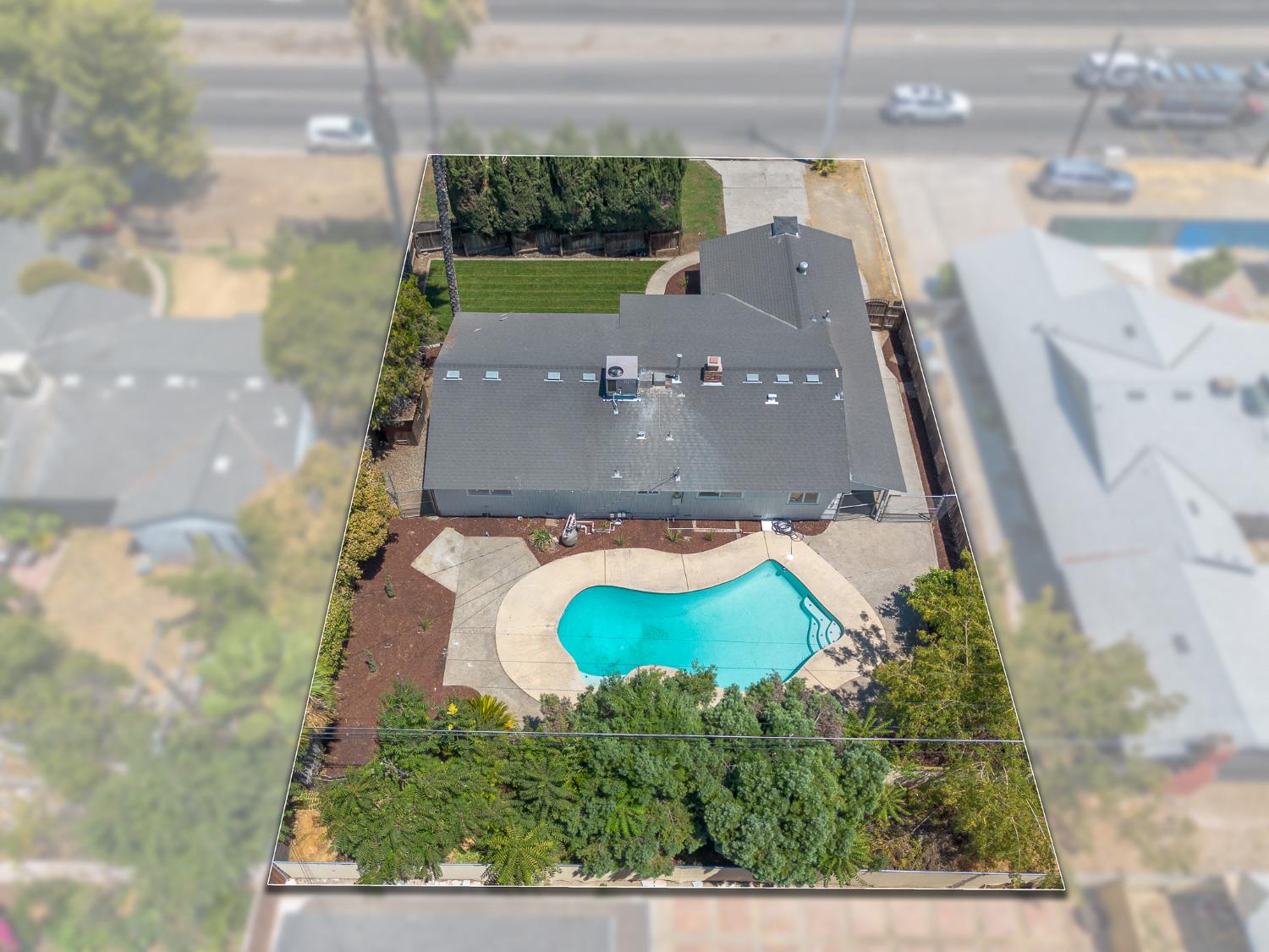 2441 N Chestnut Avenue