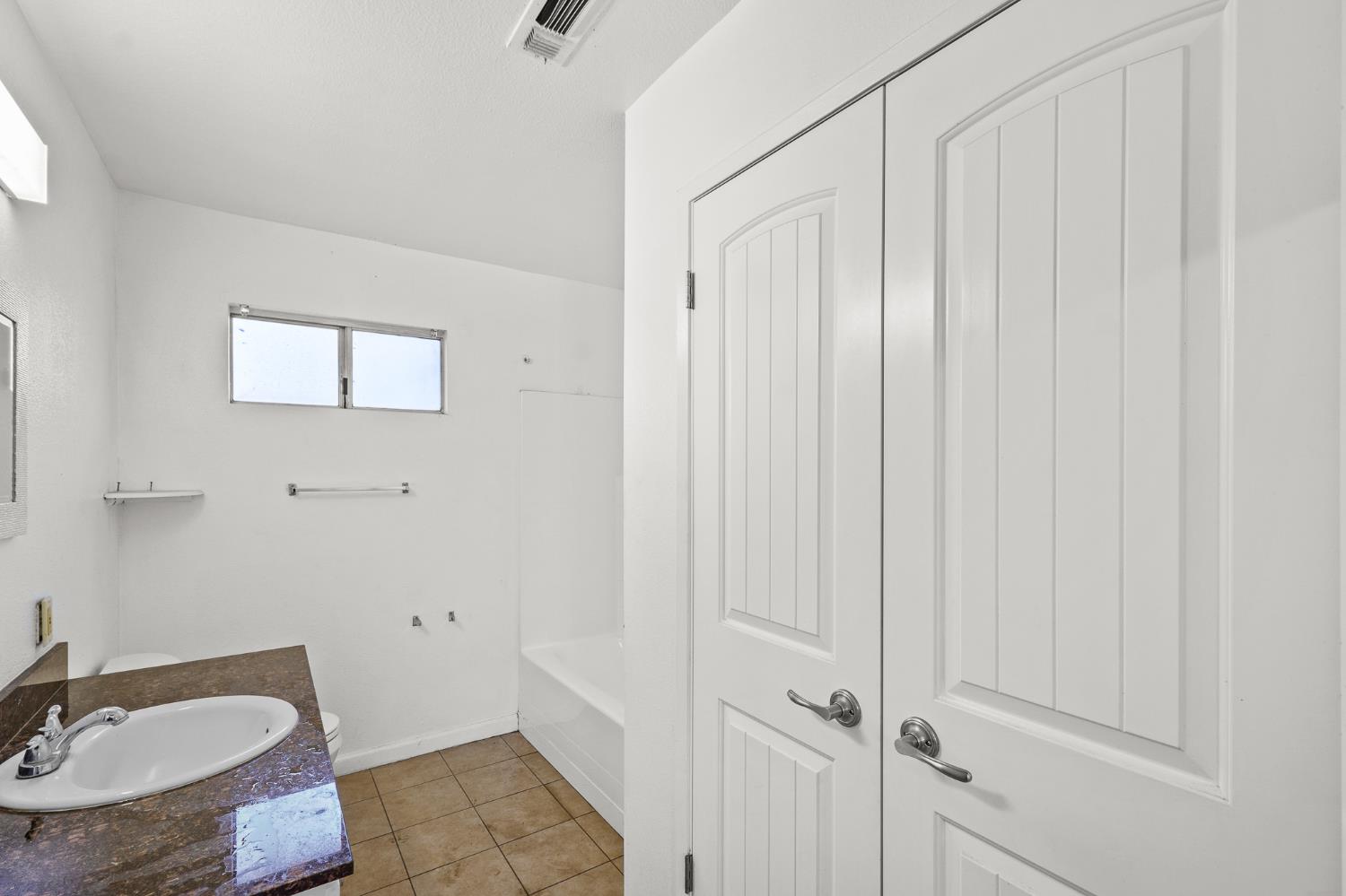 1152 W Mesa Avenue
