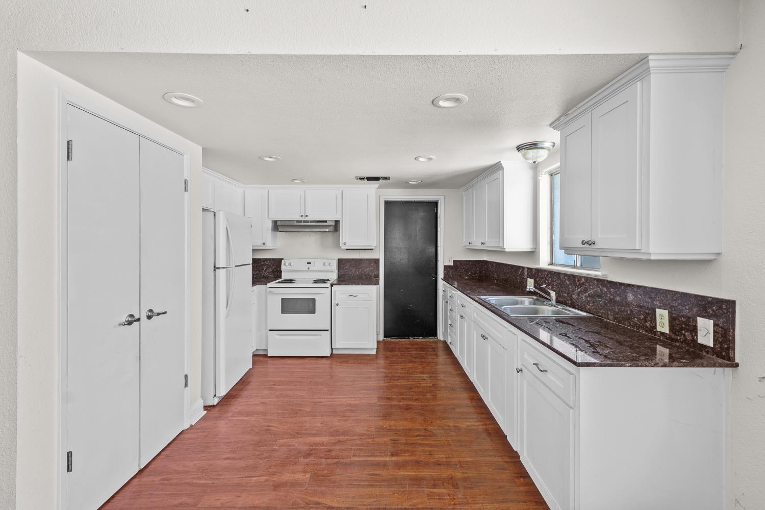 1152 W Mesa Avenue