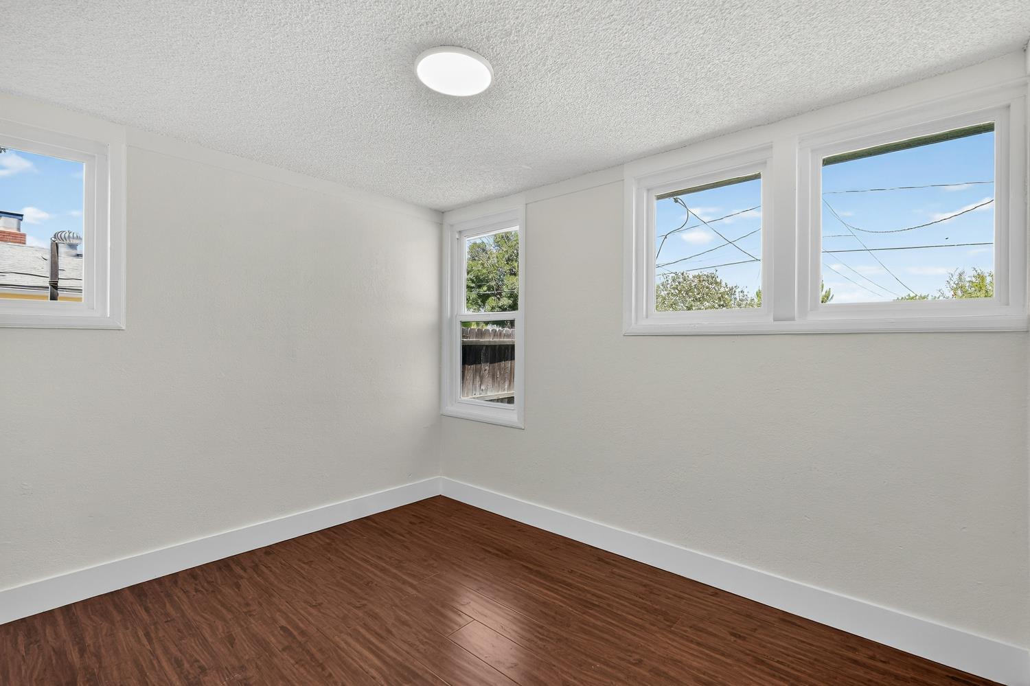 1809 N 11th Avenue