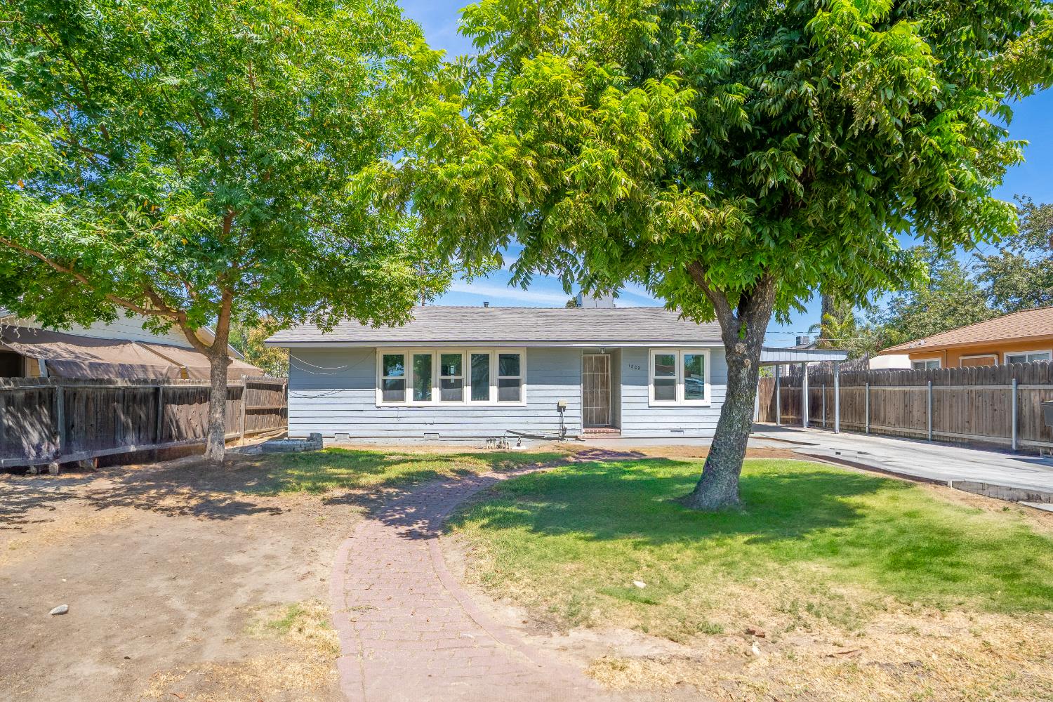 1809 N 11th Avenue