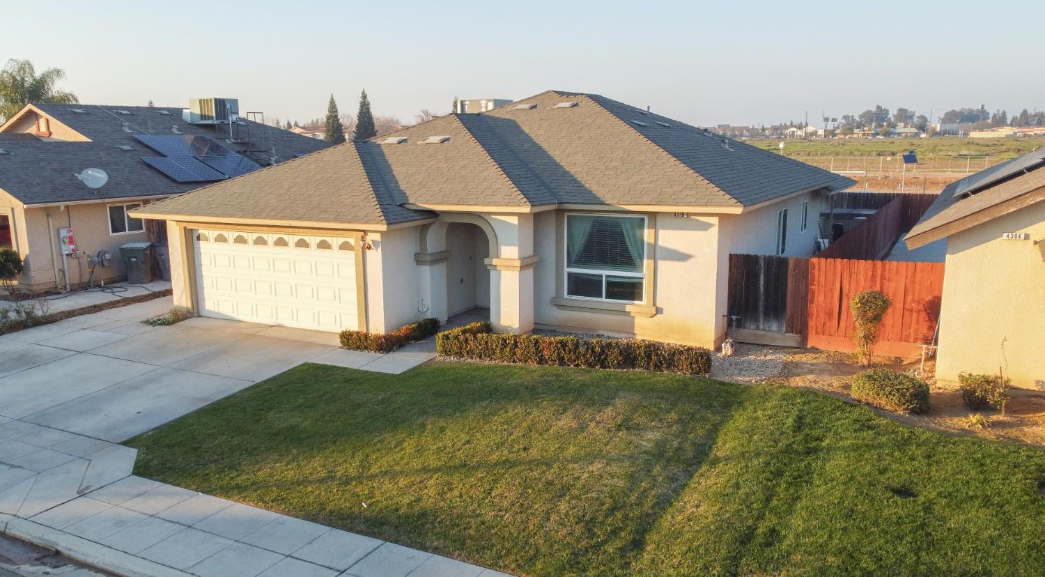 4310 W Saginaw Way