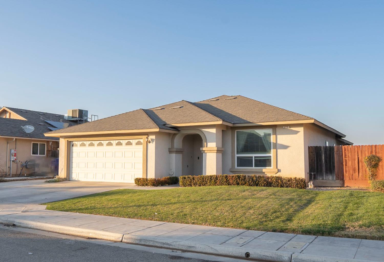 4310 W Saginaw Way