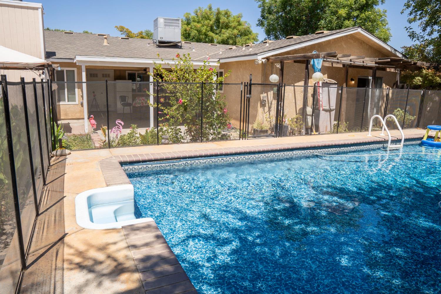 5344 N Salinas Avenue