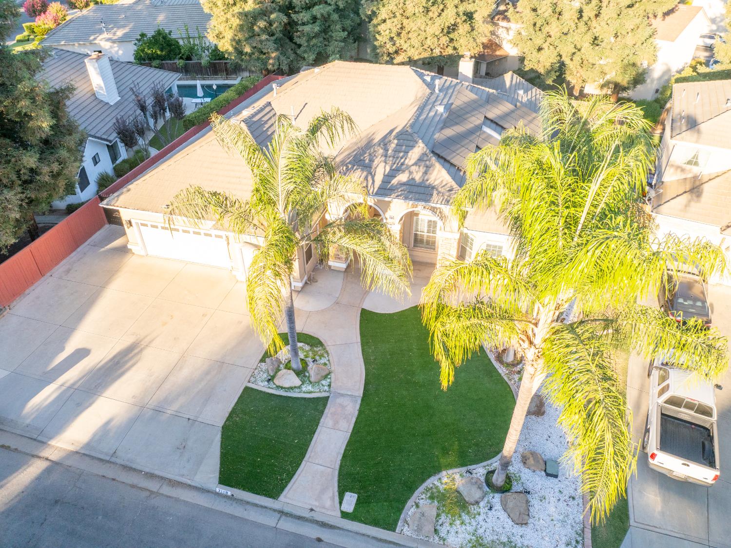 7118 N Lodi Avenue