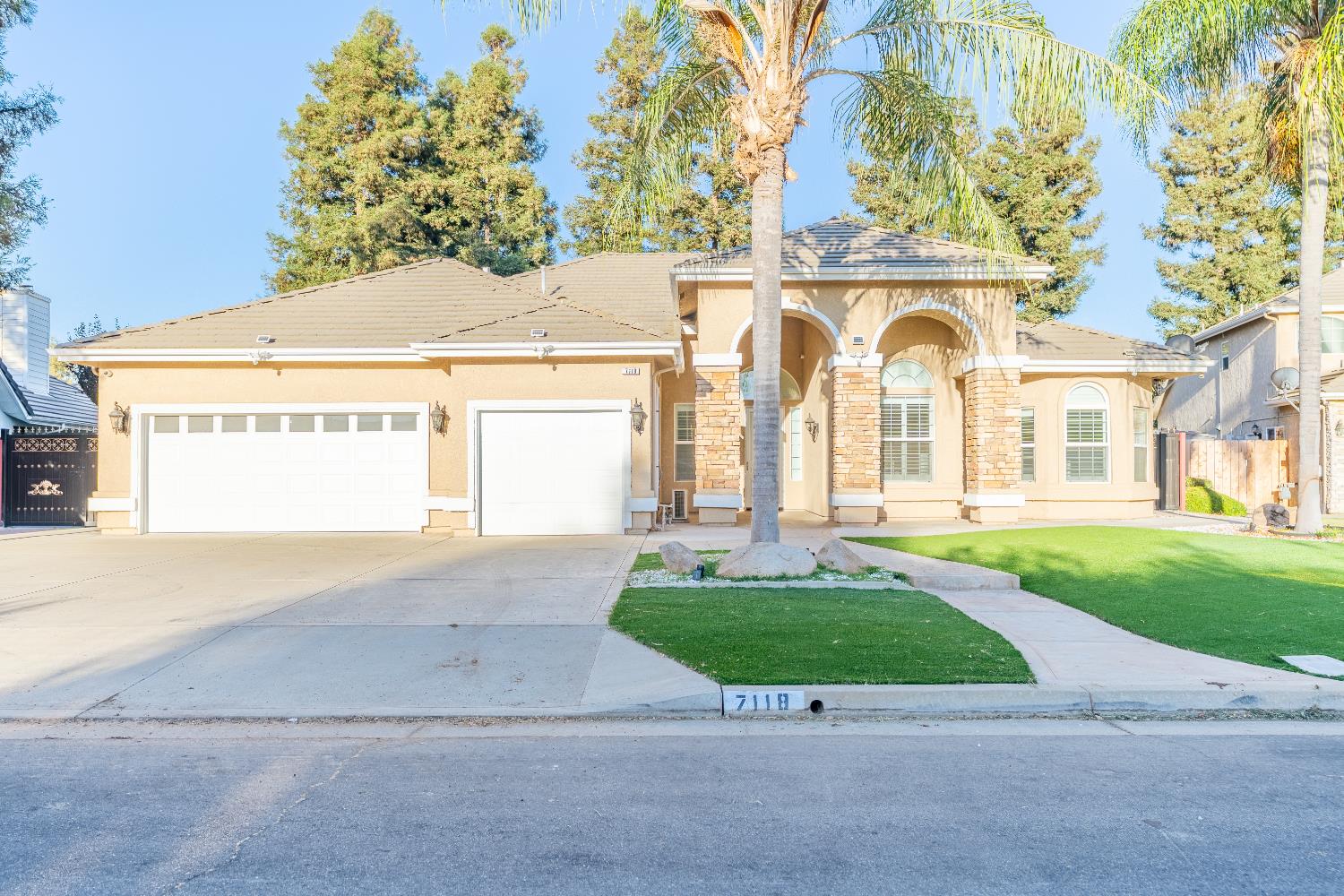 7118 N Lodi Avenue