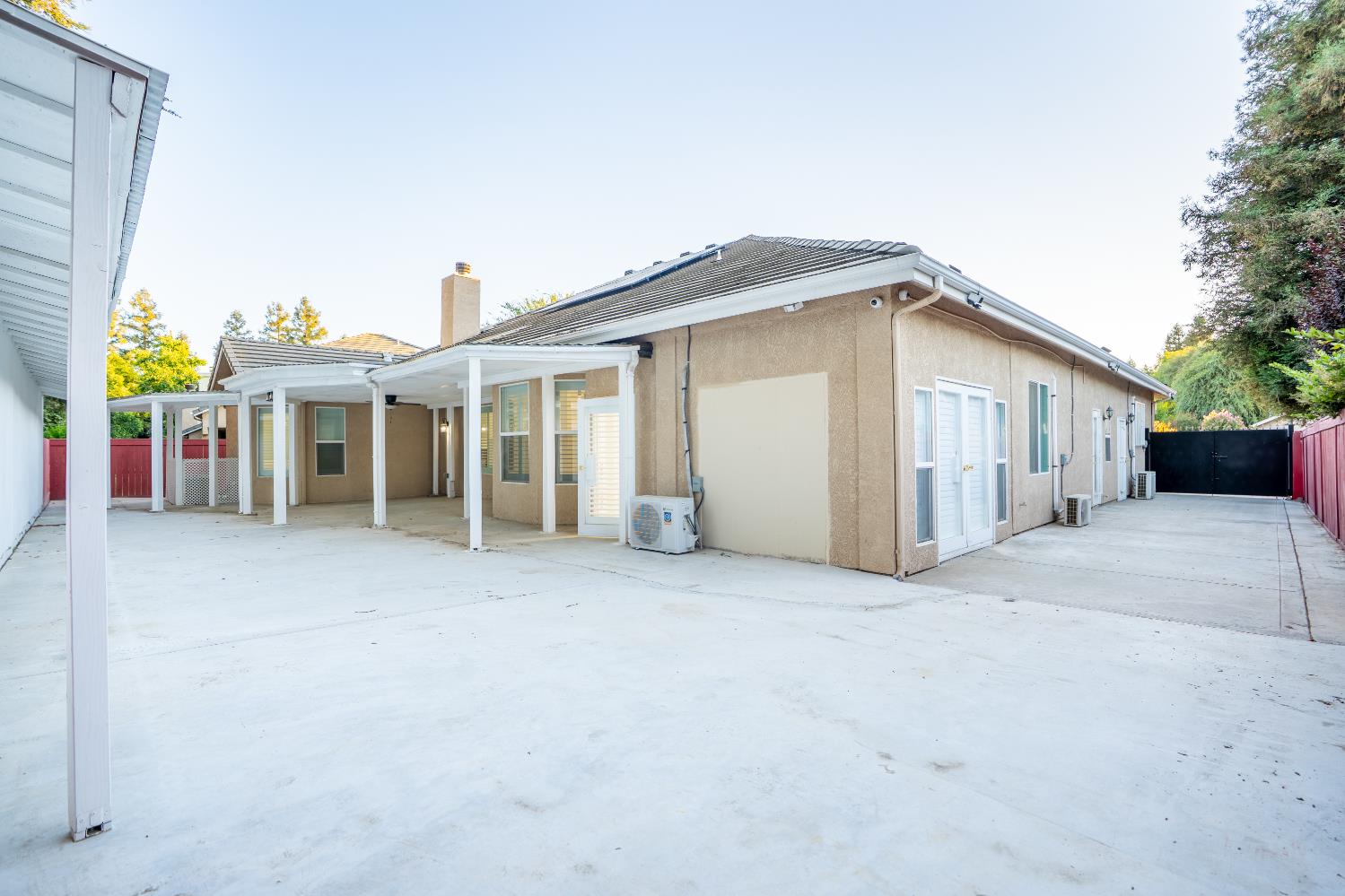 7118 N Lodi Avenue