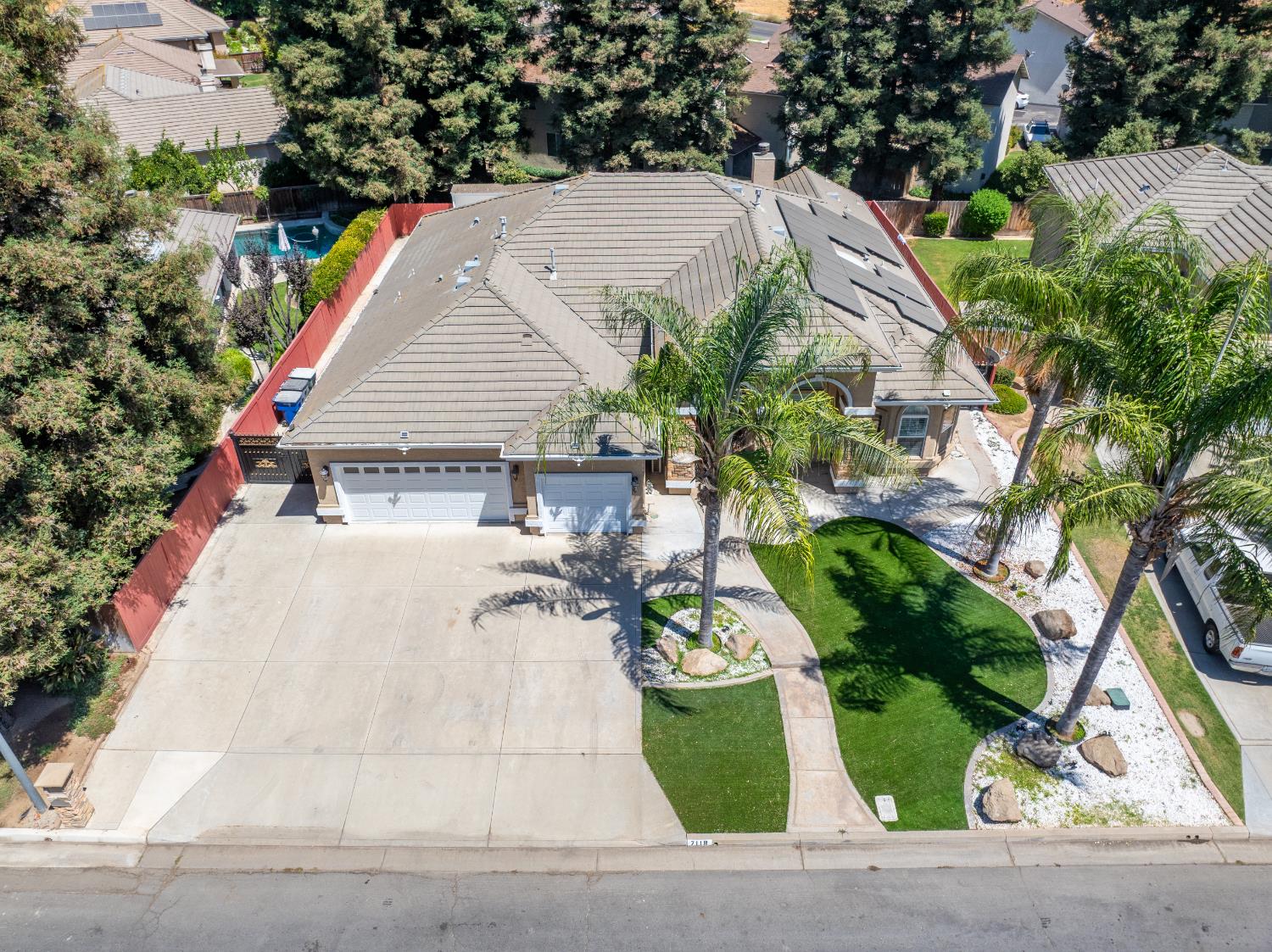 7118 N Lodi Avenue