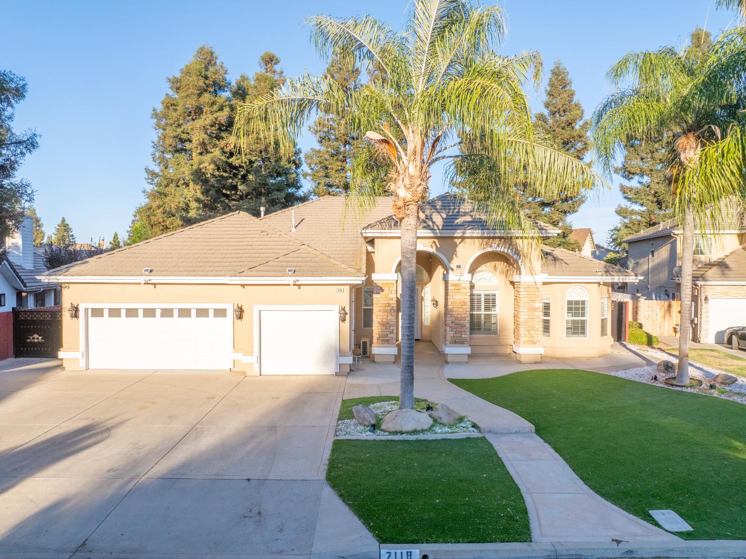 7118 N Lodi Avenue