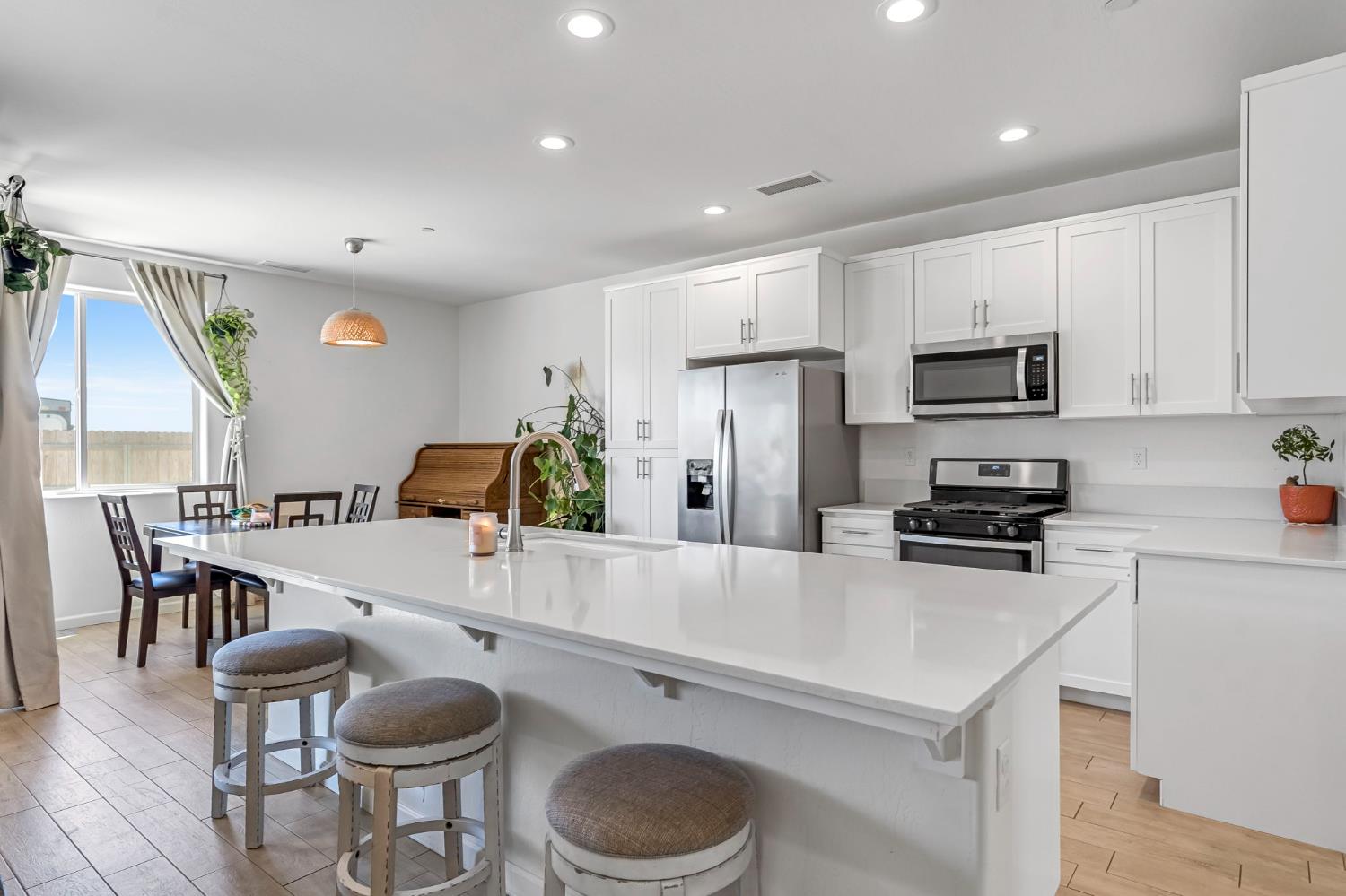 2208 Lake Court