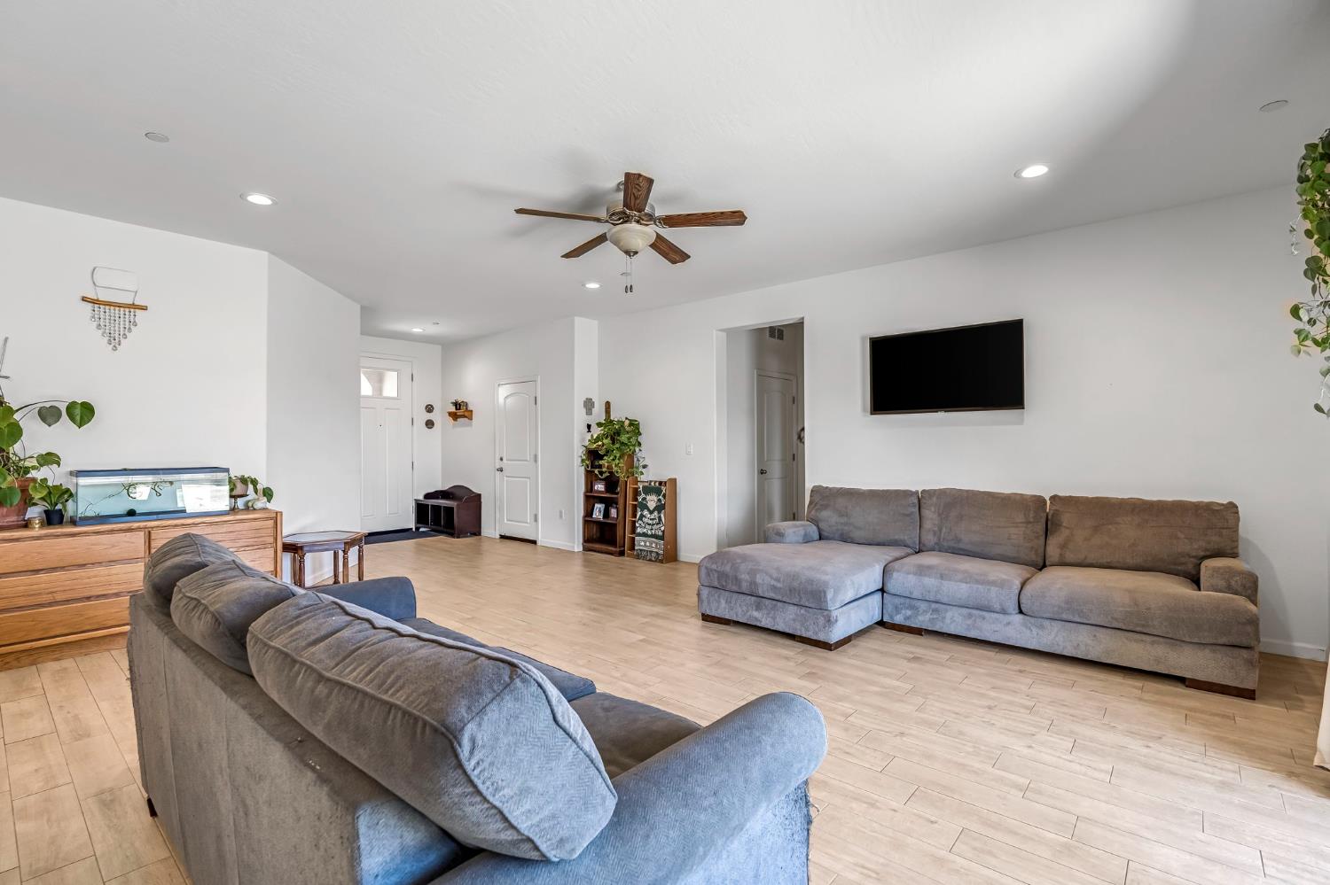 2208 Lake Court