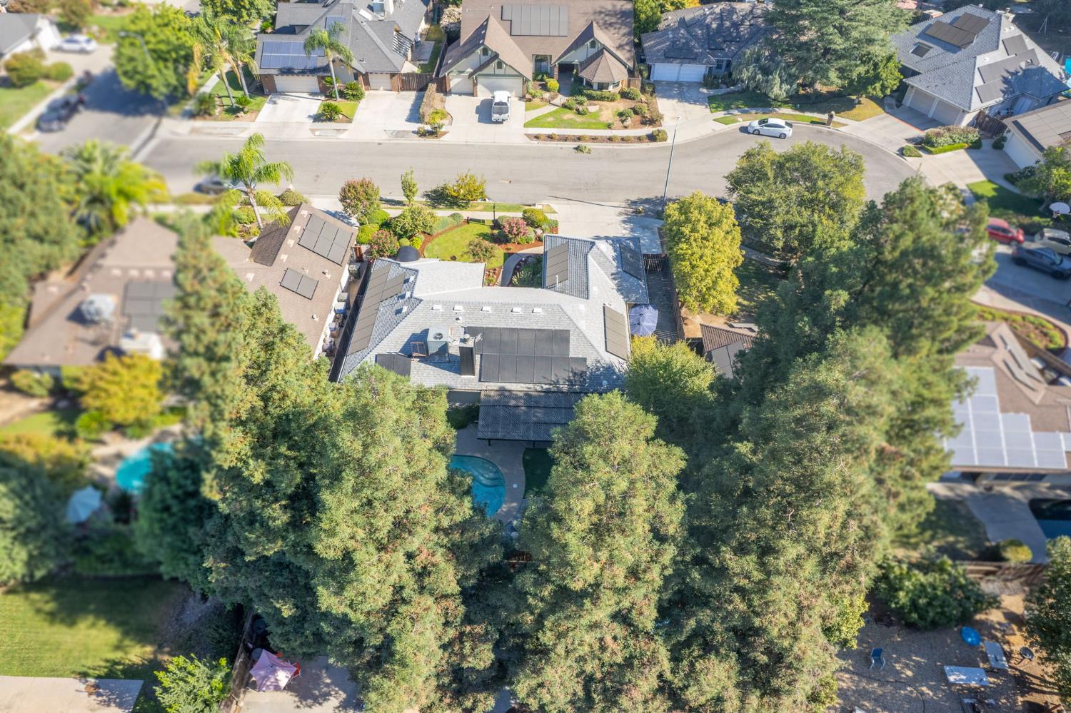 1221 W Menlo Avenue