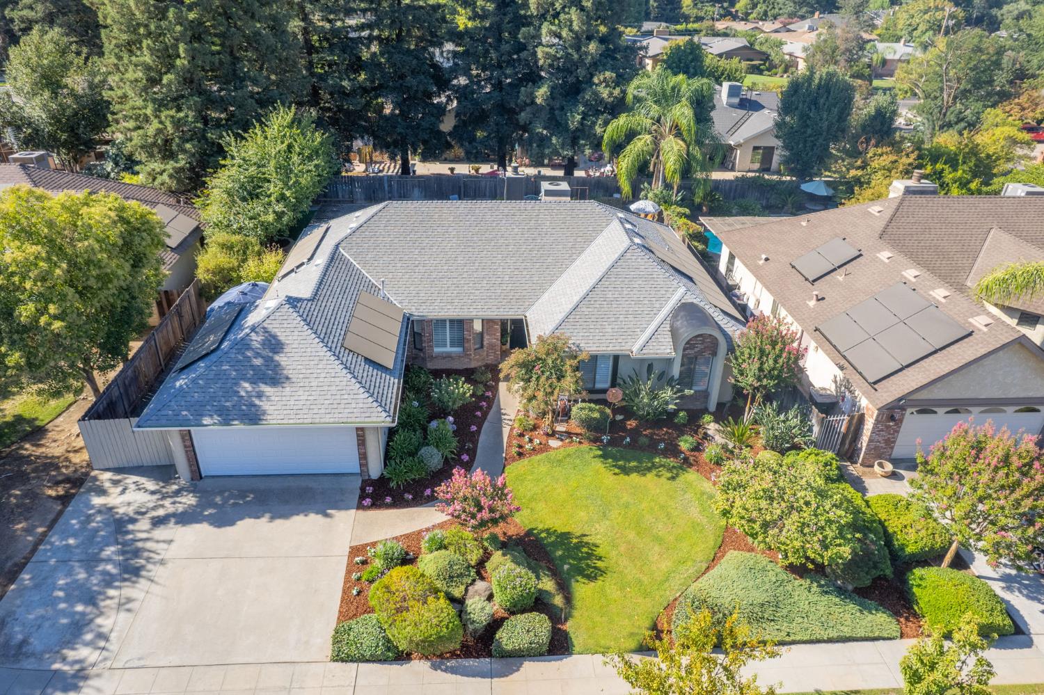 1221 W Menlo Avenue