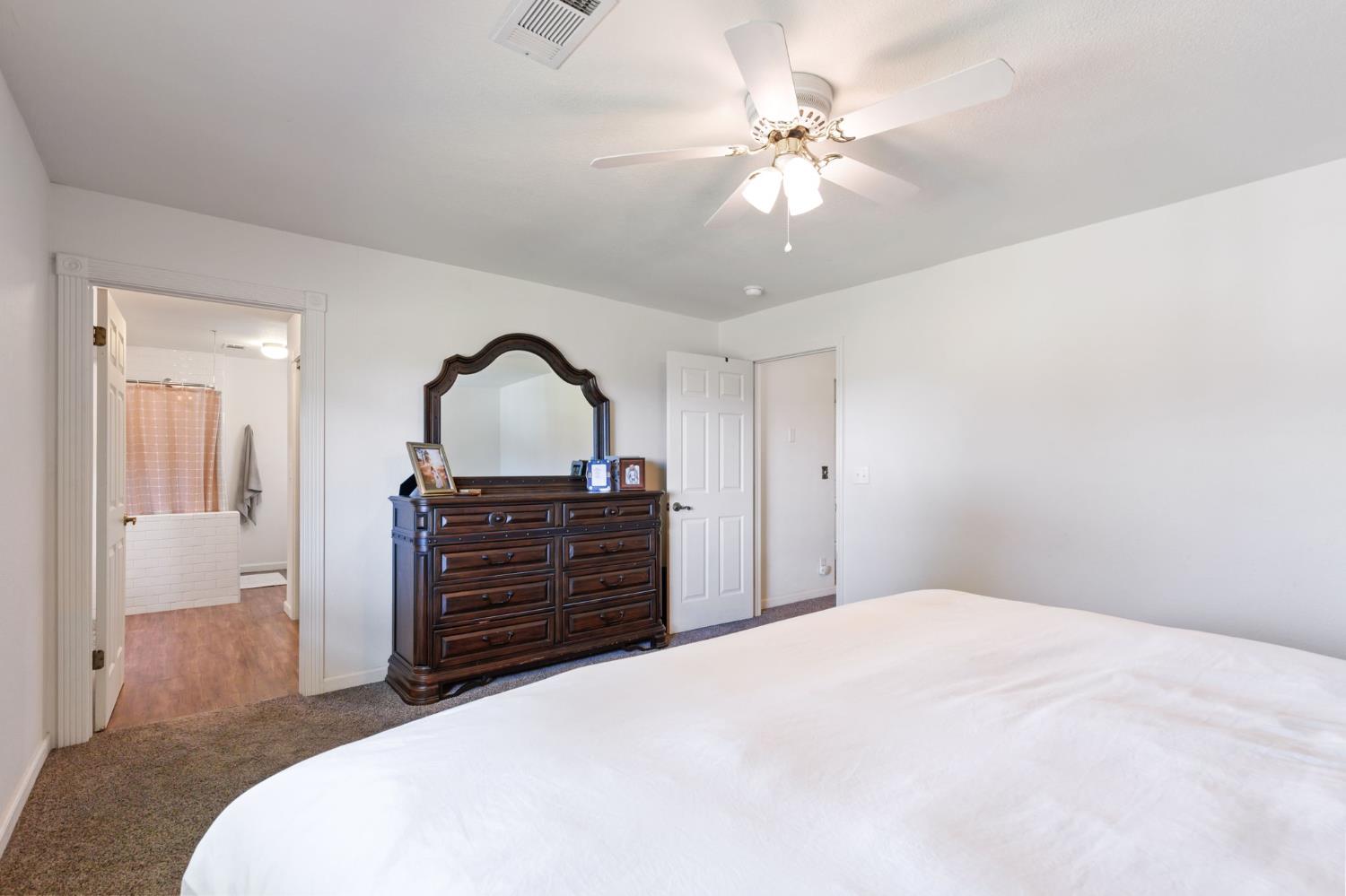 53777 Road 200