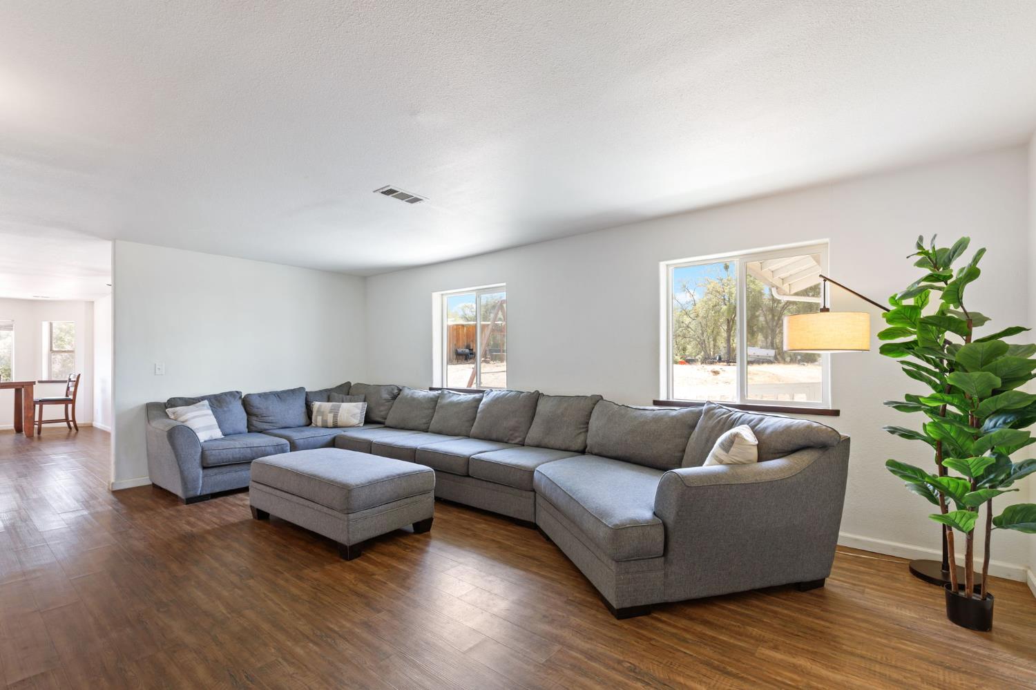 53777 Road 200