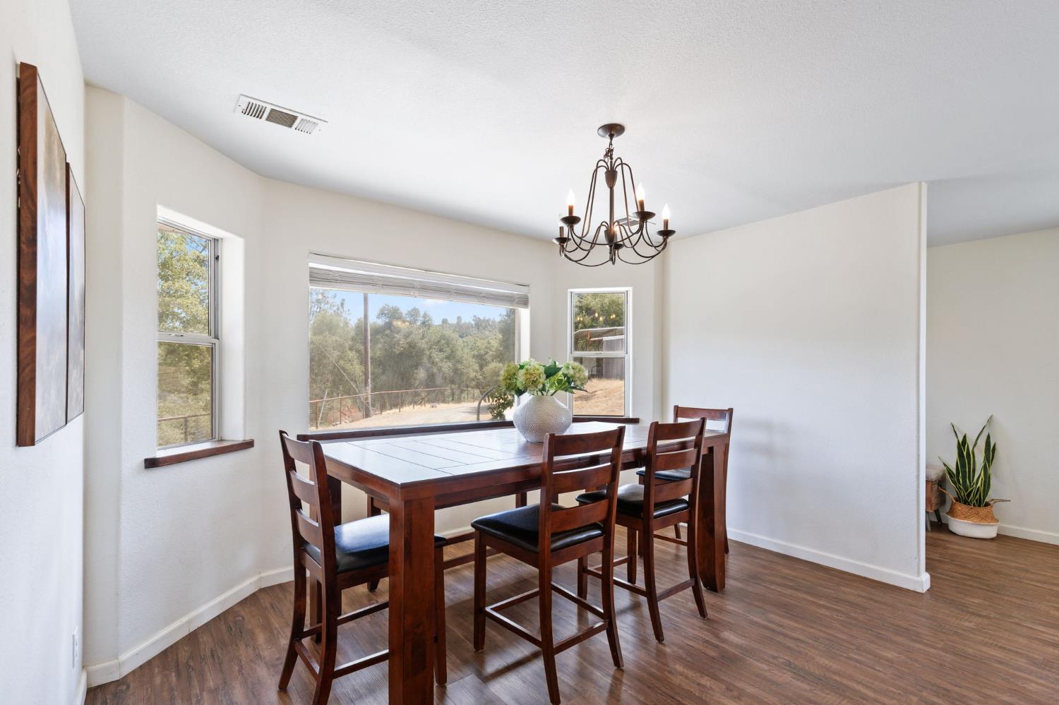 53777 Road 200