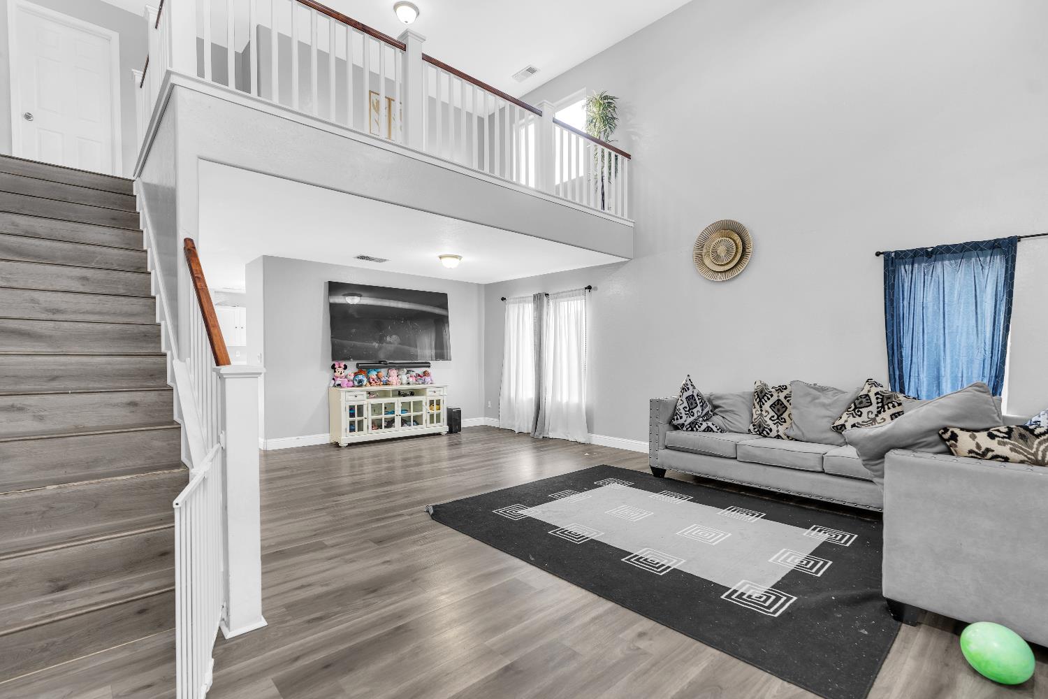 4777 N Rumi Avenue